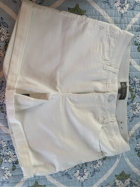 Wit & Wisdom White Cuffed Stretch Shorts
